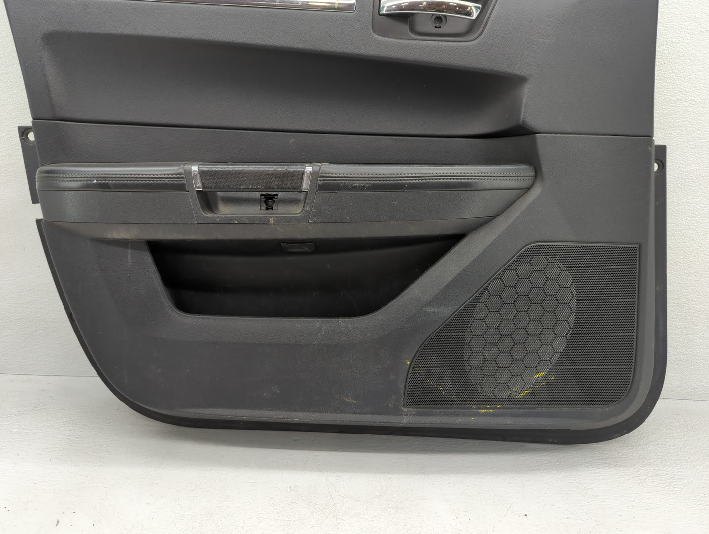2010 Chrysler 300c Front Left Driver Interior Door Panel Trim - Oemusedautoparts1.com