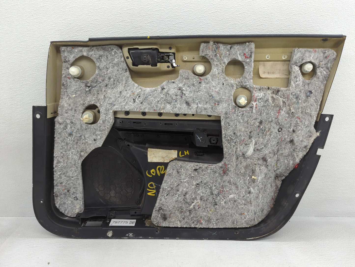 2010 Chrysler 300c Front Left Driver Interior Door Panel Trim - Oemusedautoparts1.com