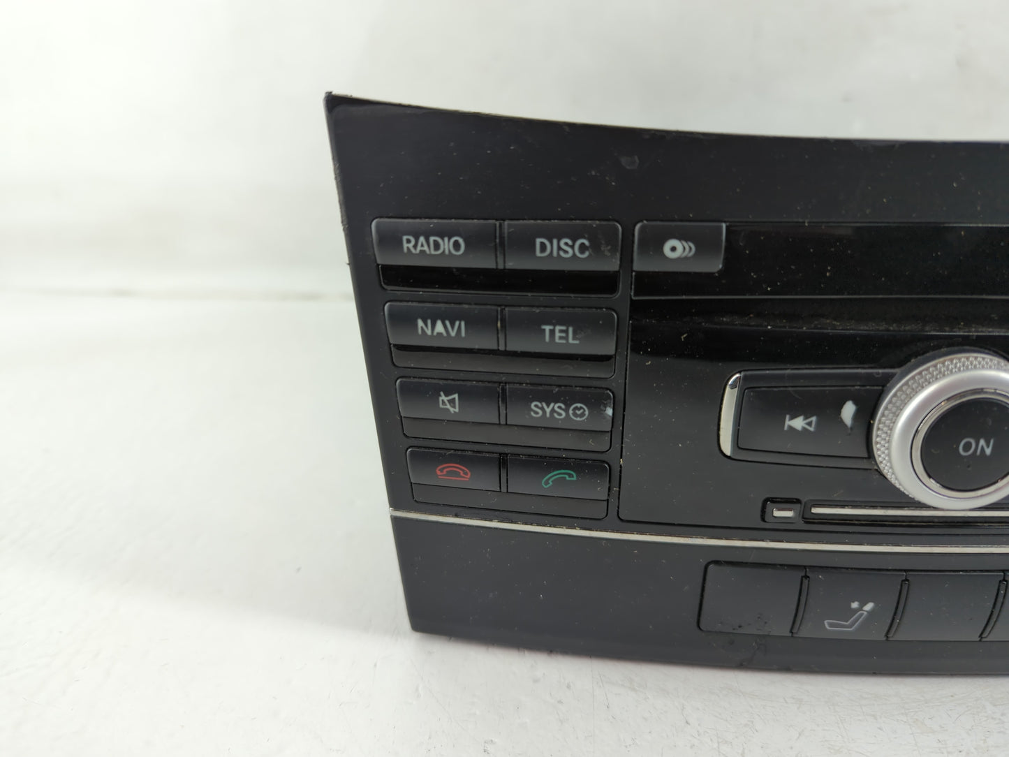 2010 Chrysler E Class Radio AM FM Cd Player Receiver Replacement P/N:A 212 906 8200 Fits OEM Used Auto Parts - Oemusedautopa