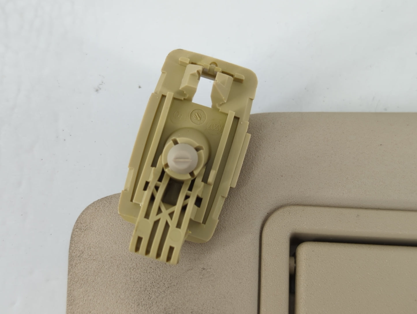 2010 Chrysler E Class Sun Visor Shade Replacement Driver Left Mirror Fits OEM Used Auto Parts - Oemusedautoparts1.com