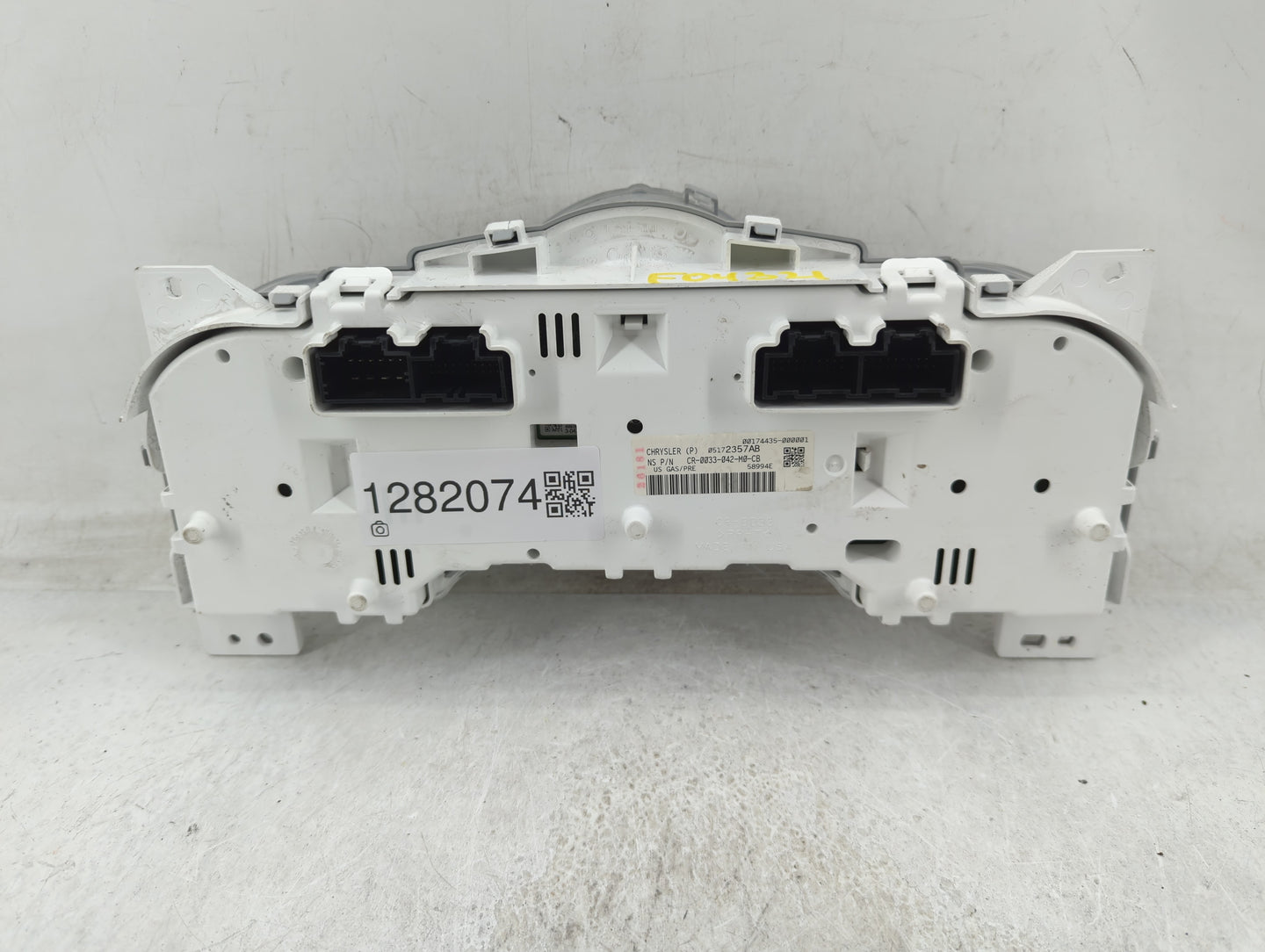 2009-2010 Chrysler Pt Cruiser Instrument Cluster Speedometer Gauges P/N:05172357AB Fits Fits 2009 2010 OEM Used Auto Parts -