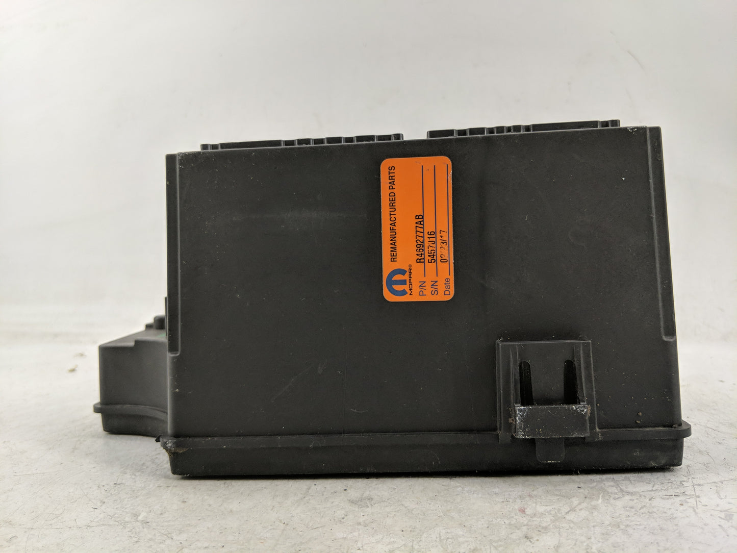 2010-2010 Chrysler Sebring Fusebox Fuse Box Relay Module Tipm R4692777ab - Oemusedautoparts1.com