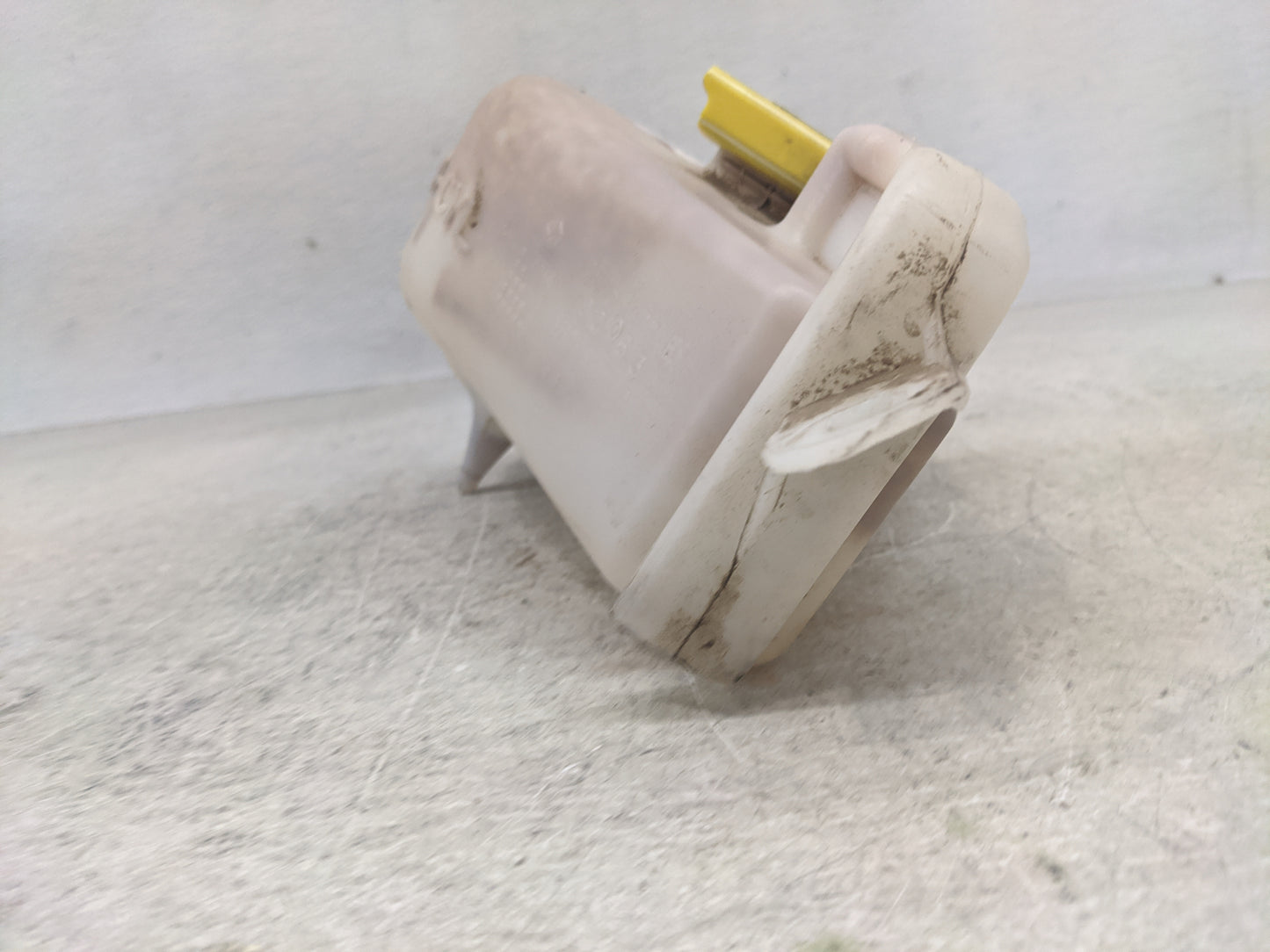 2007 Chrysler Sebring Radiator Coolant Overflow Expansion Tank Bottle 1367034 - Oemusedautoparts1.com