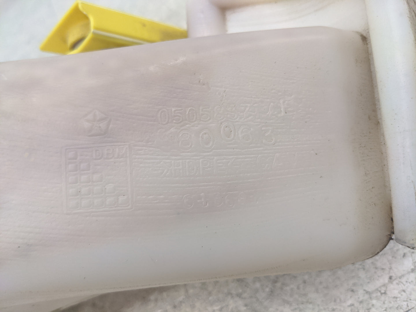 2007 Chrysler Sebring Radiator Coolant Overflow Expansion Tank Bottle 1367034 - Oemusedautoparts1.com