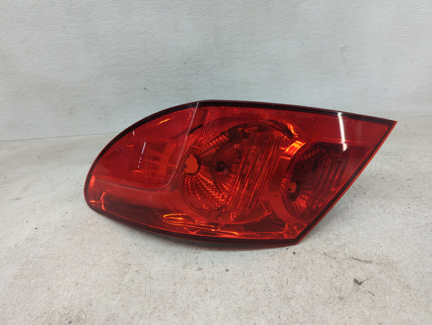 2009-2010 Chrysler Sebring Tail Light Assembly Passenger Right OEM P/N:05303986AD Fits Fits 2009 2010 OEM Used Auto Parts - 