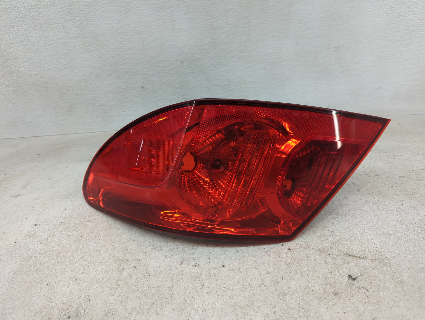 2009-2010 Chrysler Sebring Tail Light Assembly Passenger Right OEM P/N:05303986AD Fits Fits 2009 2010 OEM Used Auto Parts - 