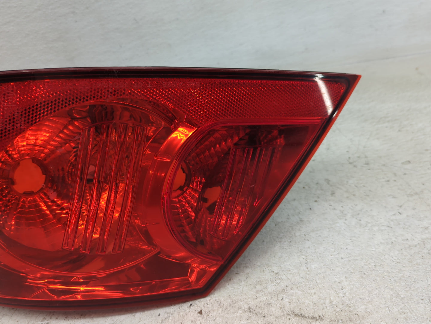 2009-2010 Chrysler Sebring Tail Light Assembly Passenger Right OEM P/N:05303986AD Fits Fits 2009 2010 OEM Used Auto Parts - 