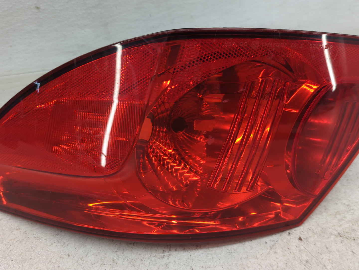 2009-2010 Chrysler Sebring Tail Light Assembly Passenger Right OEM P/N:05303986AD Fits Fits 2009 2010 OEM Used Auto Parts - 