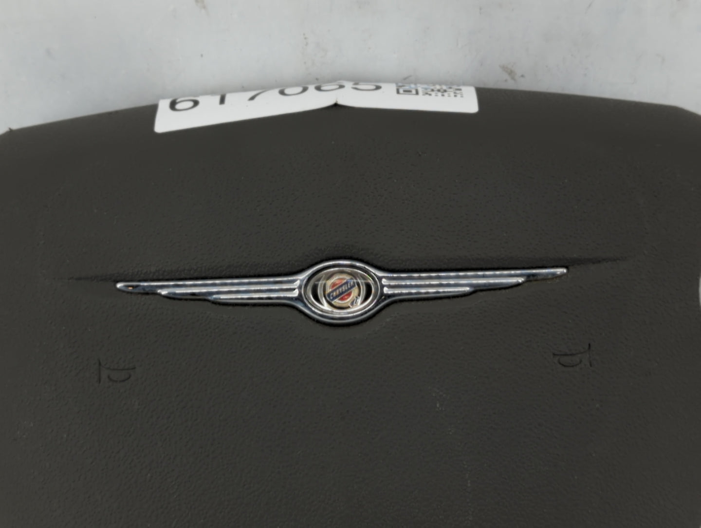 2010 Chrysler Sebring Air Bag Driver Left Steering Wheel Mounted Fits OEM Used Auto Parts - Oemusedautoparts1.com