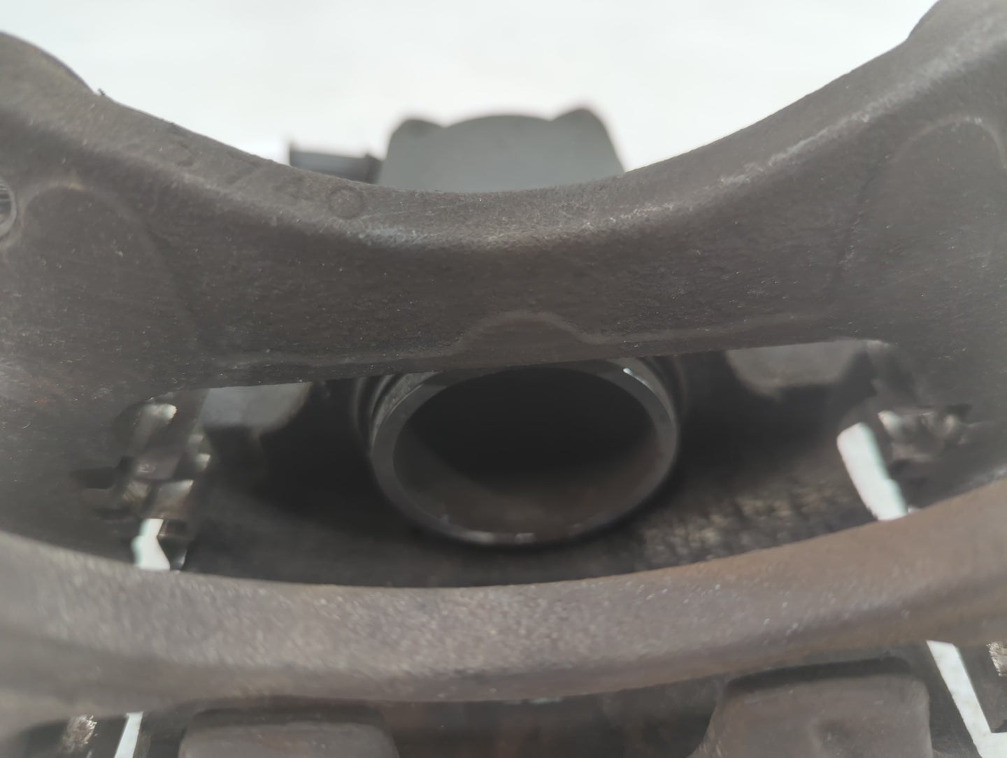 2007-2010 Chrysler Sebring Front Driver Left Brake Caliper - Oemusedautoparts1.com