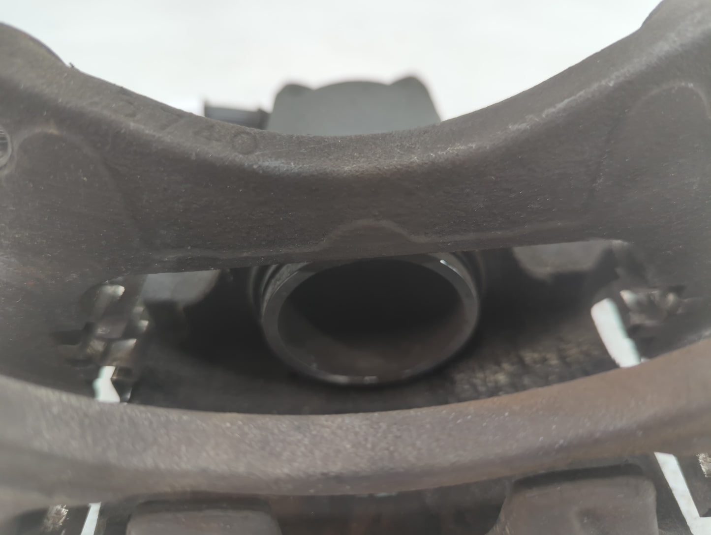 2007-2010 Chrysler Sebring Front Driver Left Brake Caliper - Oemusedautoparts1.com