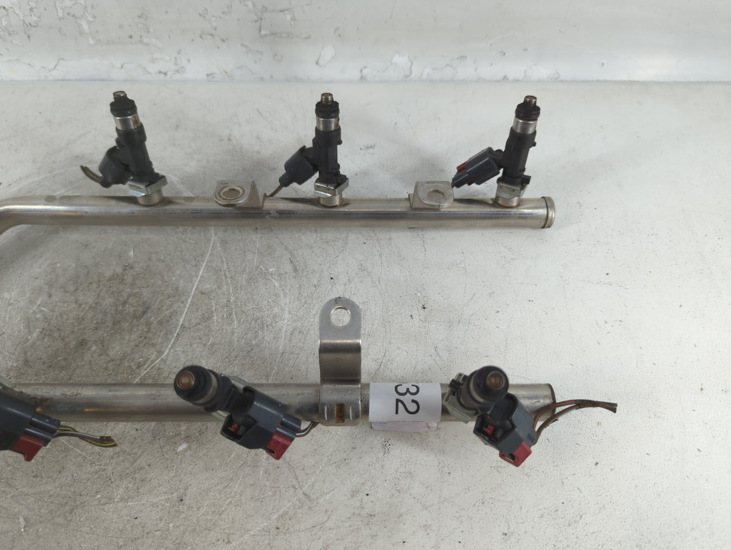 2010 Chrysler Sebring Fuel Injectors P/N:383353 1581AC Fits OEM Used Auto Parts - Oemusedautoparts1.com