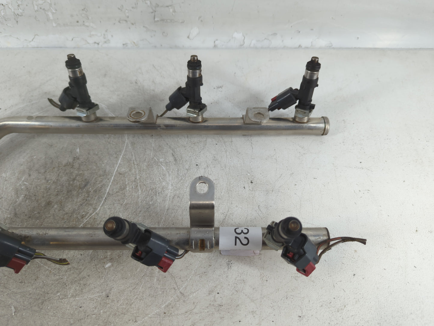2010 Chrysler Sebring Fuel Injectors P/N:383353 1581AC Fits OEM Used Auto Parts - Oemusedautoparts1.com
