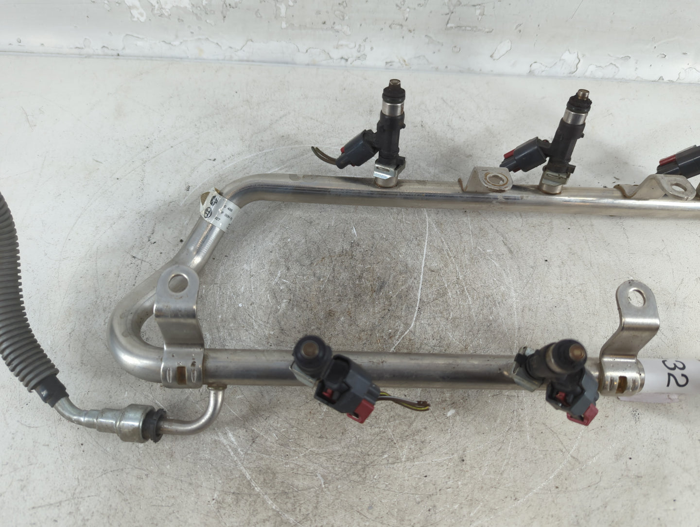 2010 Chrysler Sebring Fuel Injectors P/N:383353 1581AC Fits OEM Used Auto Parts - Oemusedautoparts1.com