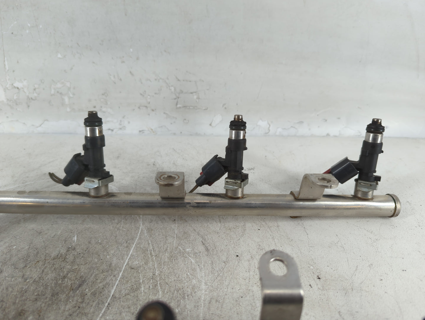 2010 Chrysler Sebring Fuel Injectors P/N:383353 1581AC Fits OEM Used Auto Parts - Oemusedautoparts1.com