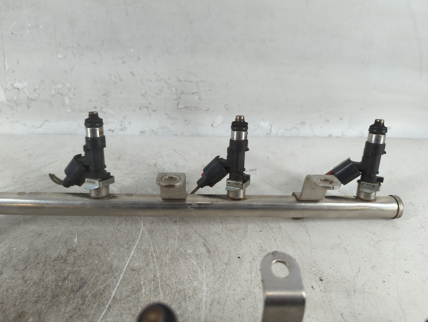 2010 Chrysler Sebring Fuel Injectors P/N:383353 1581AC Fits OEM Used Auto Parts - Oemusedautoparts1.com