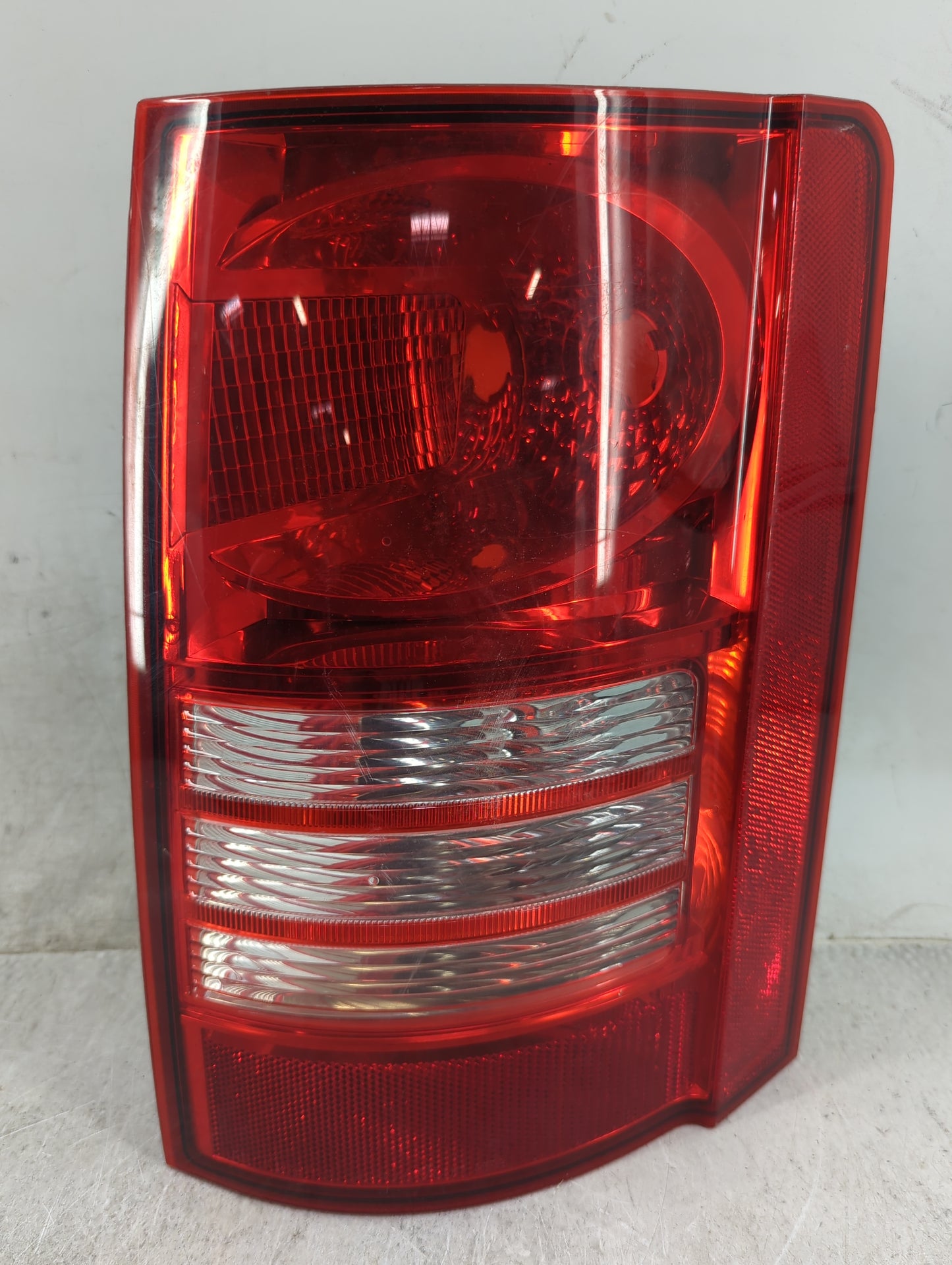 2010 Chrysler Town and Country Tail Light Assembly Driver Left OEM P/N:58622E 53012ASM, 53012HSG Fits OEM Used Auto Parts - 