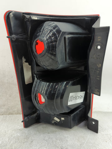 2010 Chrysler Town and Country Tail Light Assembly Driver Left OEM P/N:58622E 53012ASM, 53012HSG Fits OEM Used Auto Parts