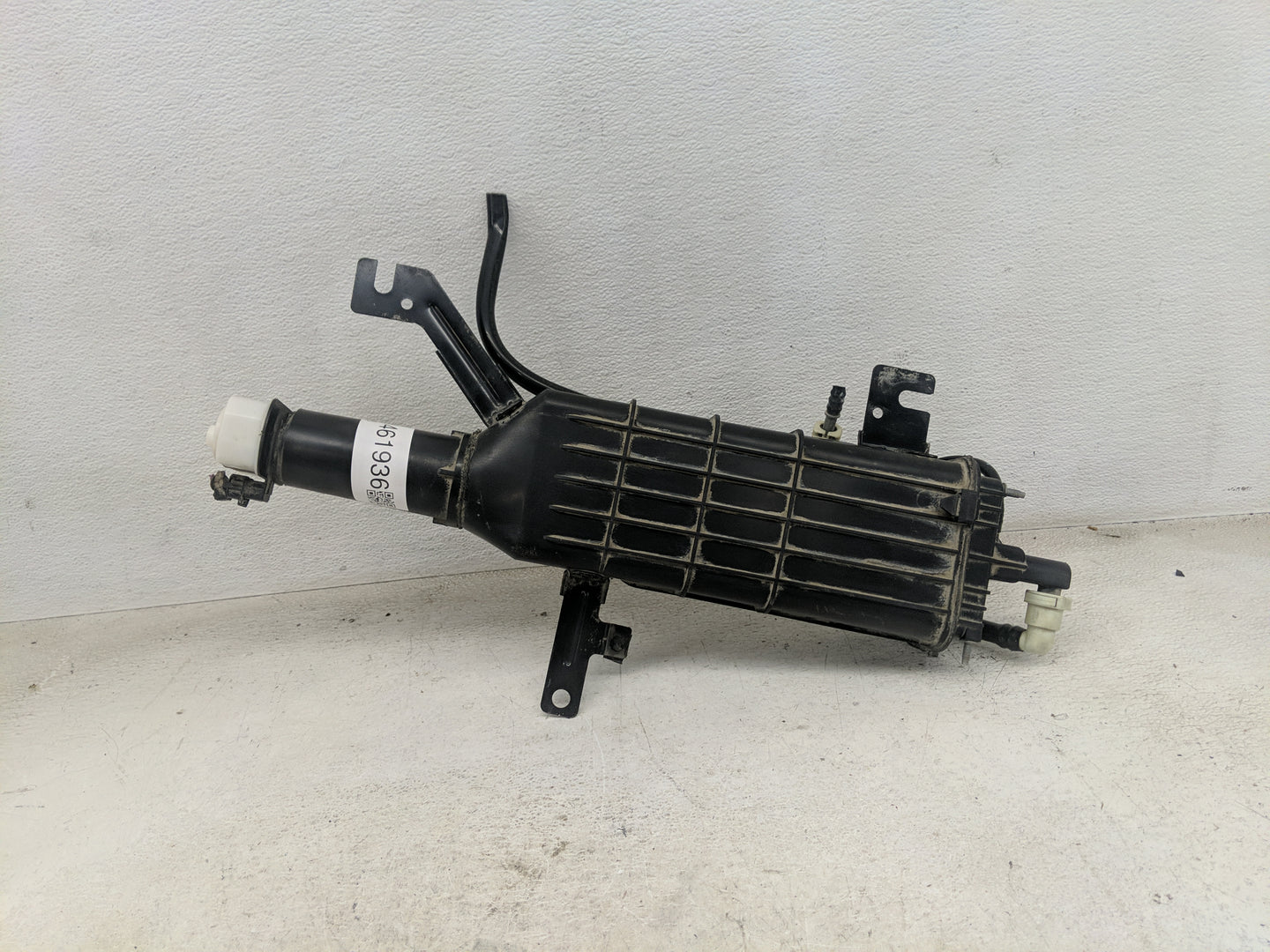2010 Chrysler Town And Country Fuel Vapor Charcoal Canister - Oemusedautoparts1.com