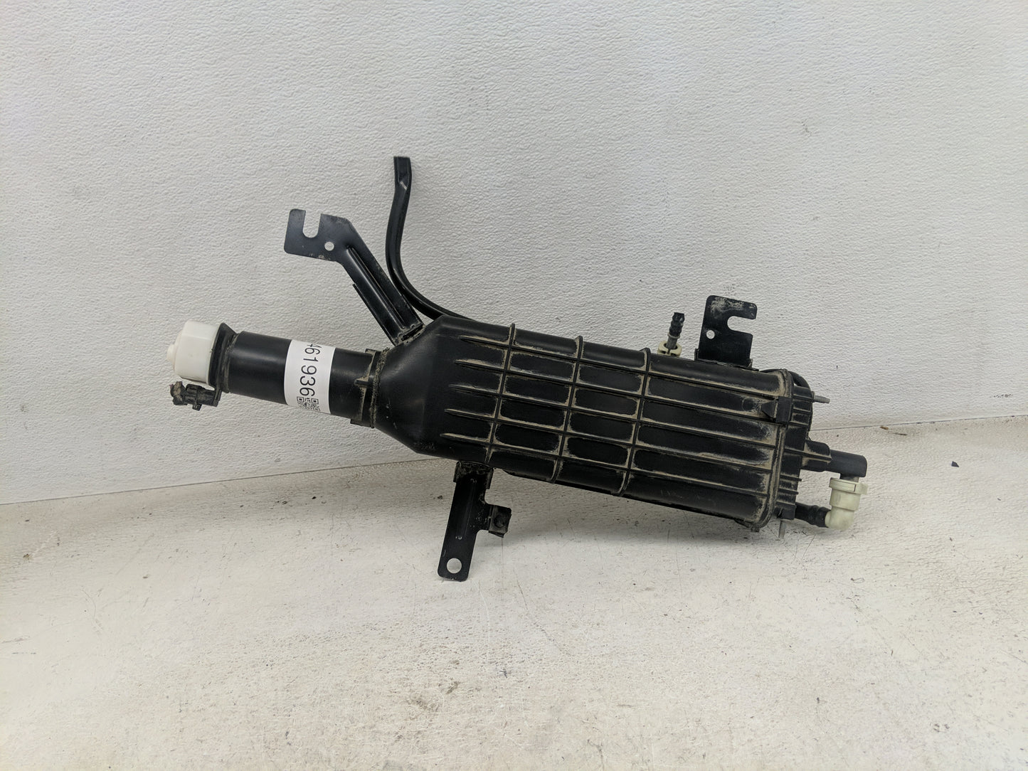 2010 Chrysler Town And Country Fuel Vapor Charcoal Canister - Oemusedautoparts1.com
