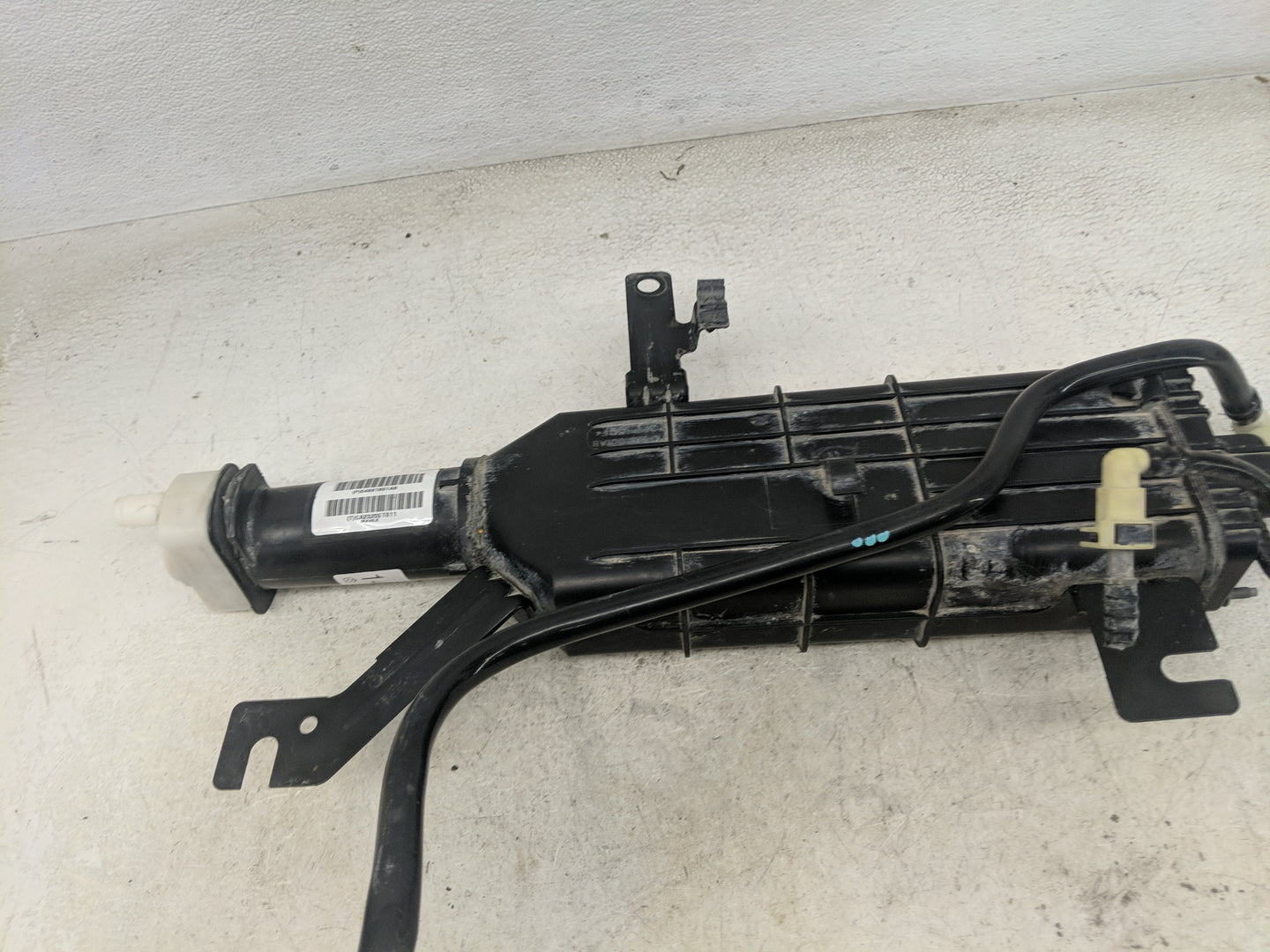 2010 Chrysler Town And Country Fuel Vapor Charcoal Canister - Oemusedautoparts1.com