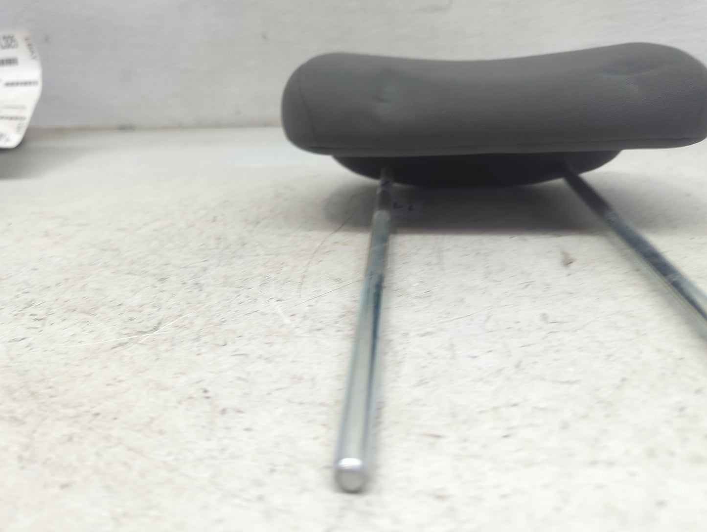 2010 Chrysler Town and Country Headrest Head Rest Front Driver Passenger Seat Fits OEM Used Auto Parts - Oemusedautoparts1.c