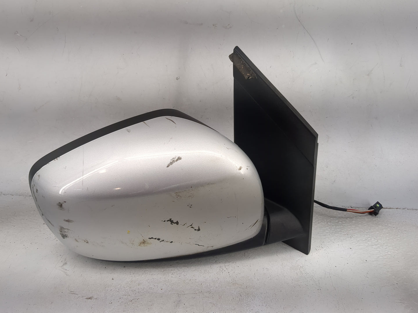 2010 Chrysler Town and Country Passenger Side View Mirror - Right Door Mirror OEM Used - Oemusedautoparts1.com
