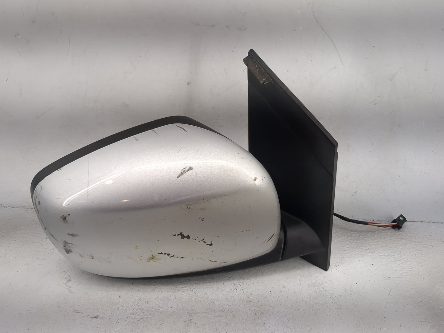 2010 Chrysler Town and Country Passenger Side View Mirror - Right Door Mirror OEM Used - Oemusedautoparts1.com