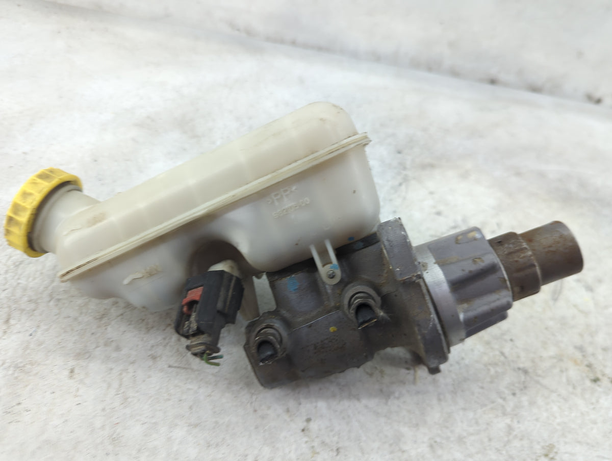 Chrysler Town And Country Brake Master Cylinder 1515673 - Oemusedautoparts1.com