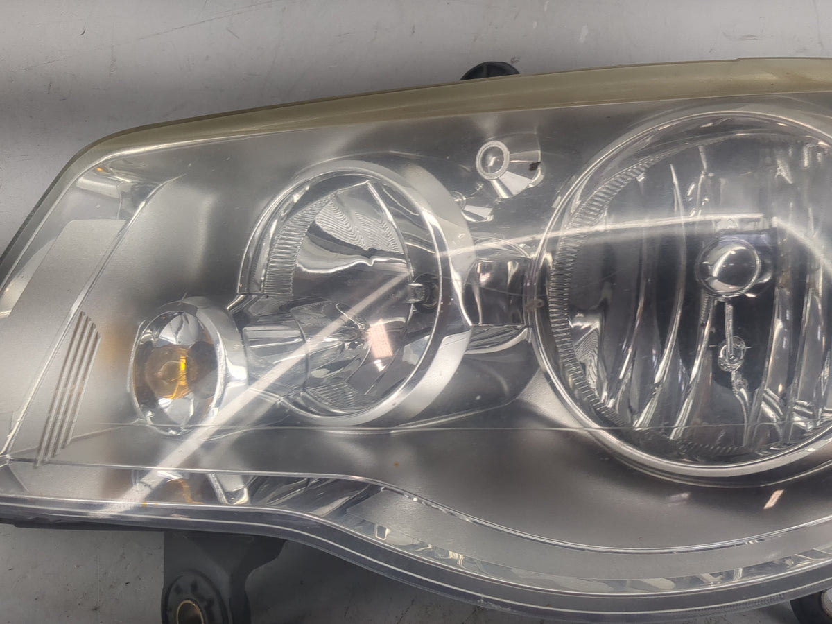 Chrysler Town And Country Driver Left Oem Head Light Headlight Lamp 1518851 - Oemusedautoparts1.com