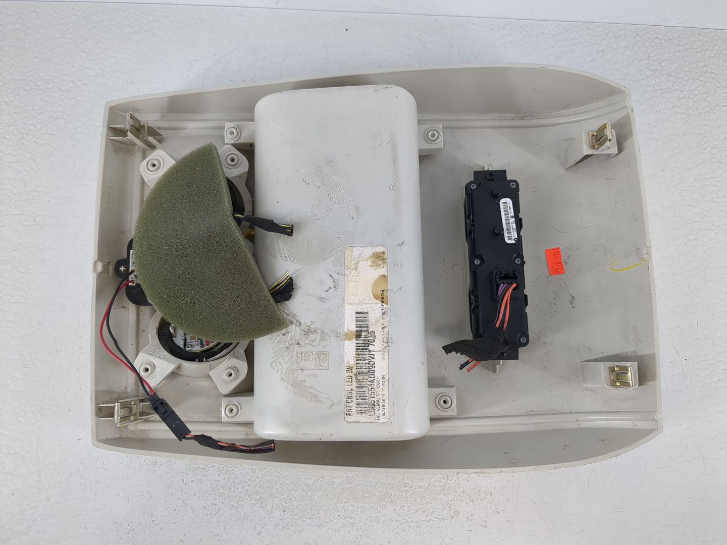 2008 Chrysler Town & Country Overhead Roof Console Interior Dome Light - Oemusedautoparts1.com