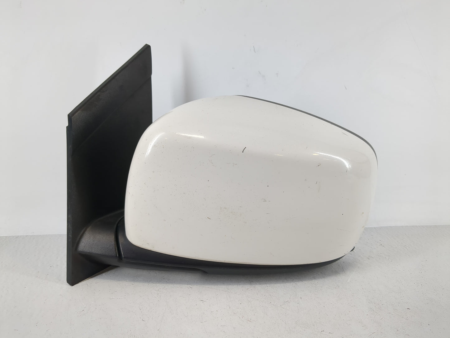 2008-2010 Chrysler Town & Country Driver Side View Mirror - Left Door Mirror OEM Used - Oemusedautoparts1.com