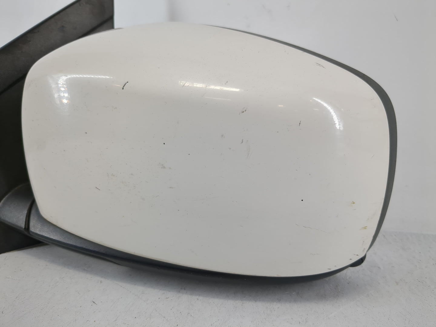 2008-2010 Chrysler Town & Country Driver Side View Mirror - Left Door Mirror OEM Used - Oemusedautoparts1.com