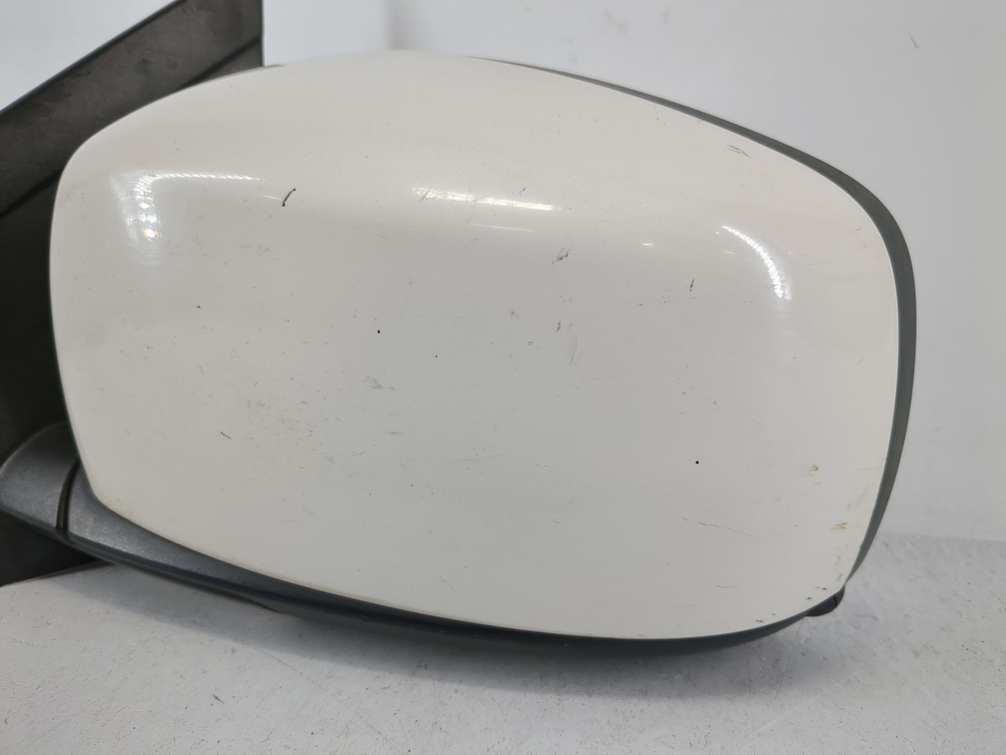 2008-2010 Chrysler Town & Country Driver Side View Mirror - Left Door Mirror OEM Used - Oemusedautoparts1.com
