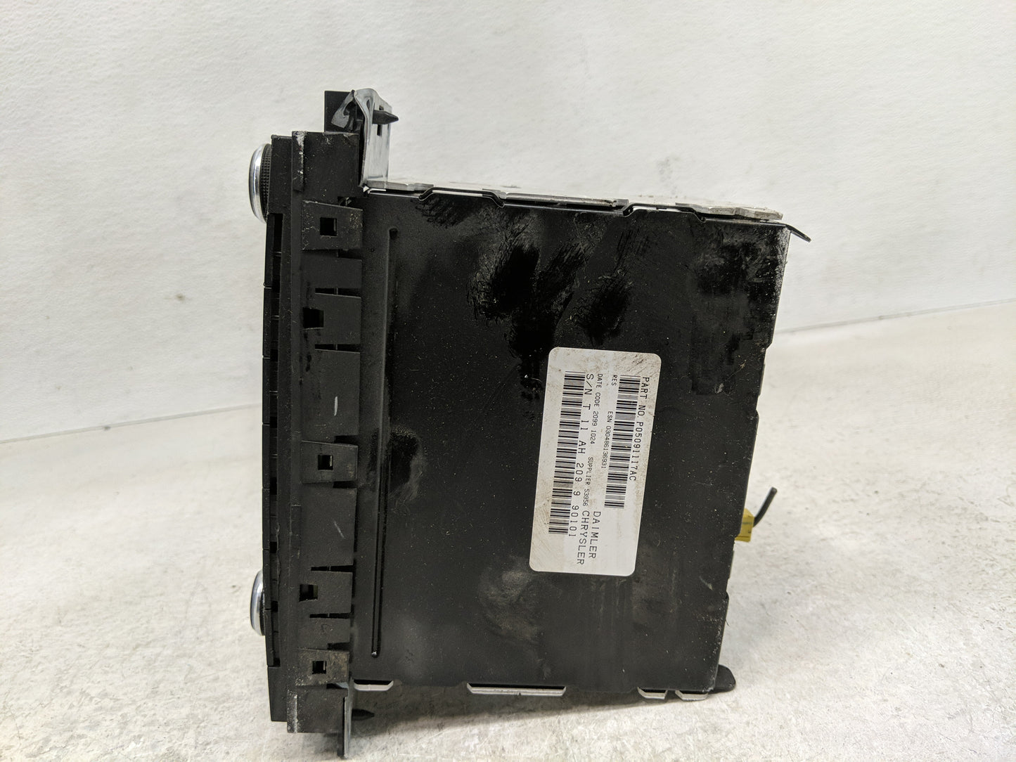 2010 Chrysler Town & Country Radio AM FM Cd Player Receiver Replacement Fits OEM Used Auto Parts - Oemusedautoparts1.com
