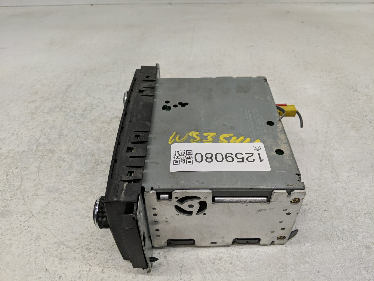 2010 Chrysler Town & Country Radio AM FM Cd Player Receiver Replacement Fits OEM Used Auto Parts - Oemusedautoparts1.com