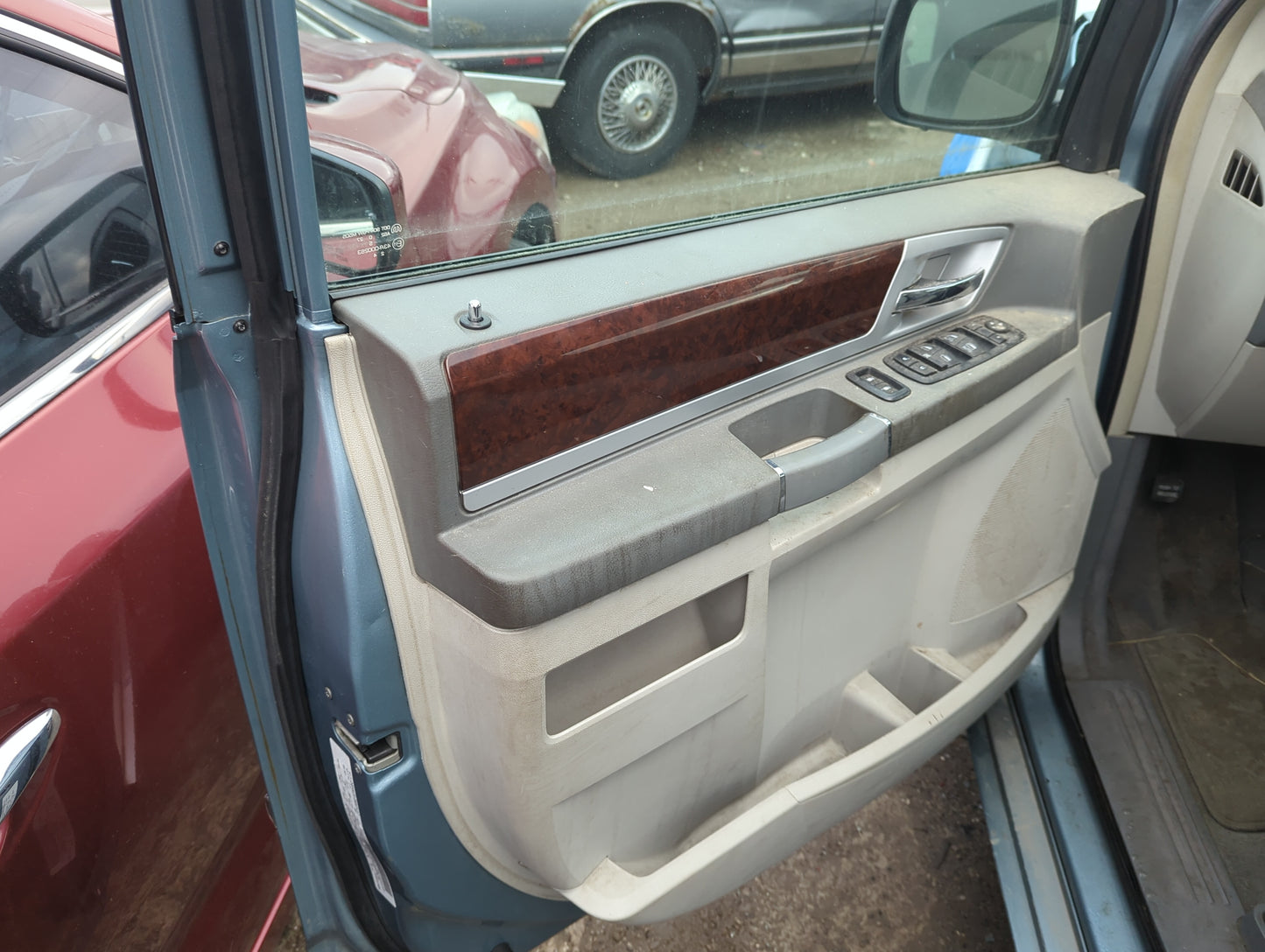 2010 Chrysler Town & Country Front Left Driver Interior Door Panel Trim 1302261 - Oemusedautoparts1.com