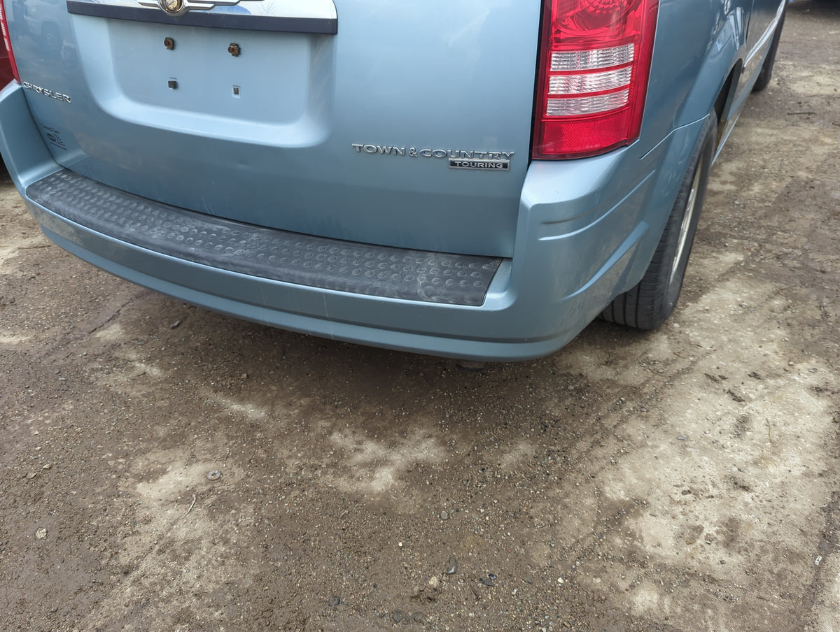 2008-2010 Chrysler Town & Country Rear Bumper Assembly Oem 1302289 - Oemusedautoparts1.com
