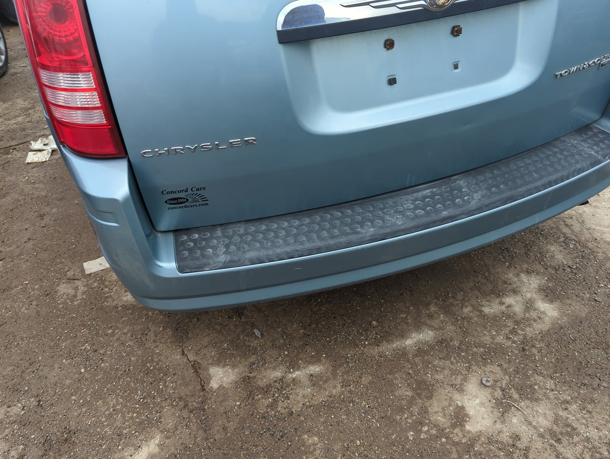 2008-2010 Chrysler Town & Country Rear Bumper Assembly Oem 1302289 - Oemusedautoparts1.com