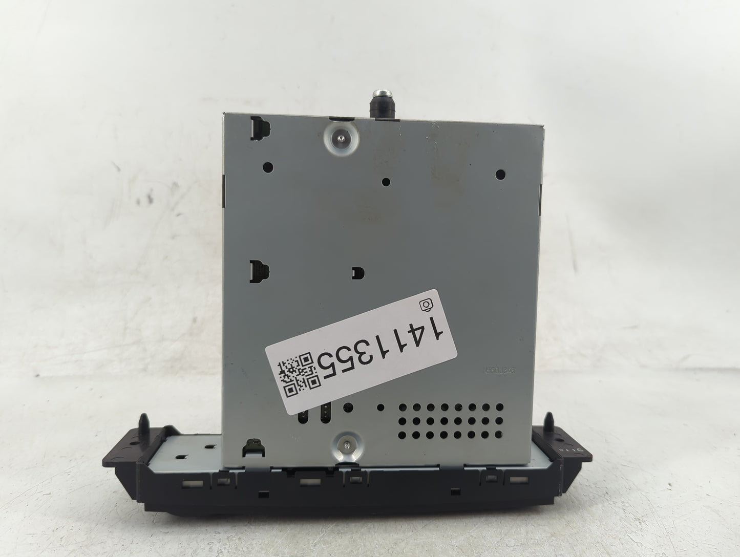 2010 Chrysler Town & Country Radio AM FM Cd Player Receiver Replacement P/N:05064063AE Fits Fits 2011 OEM Used Auto Parts - 
