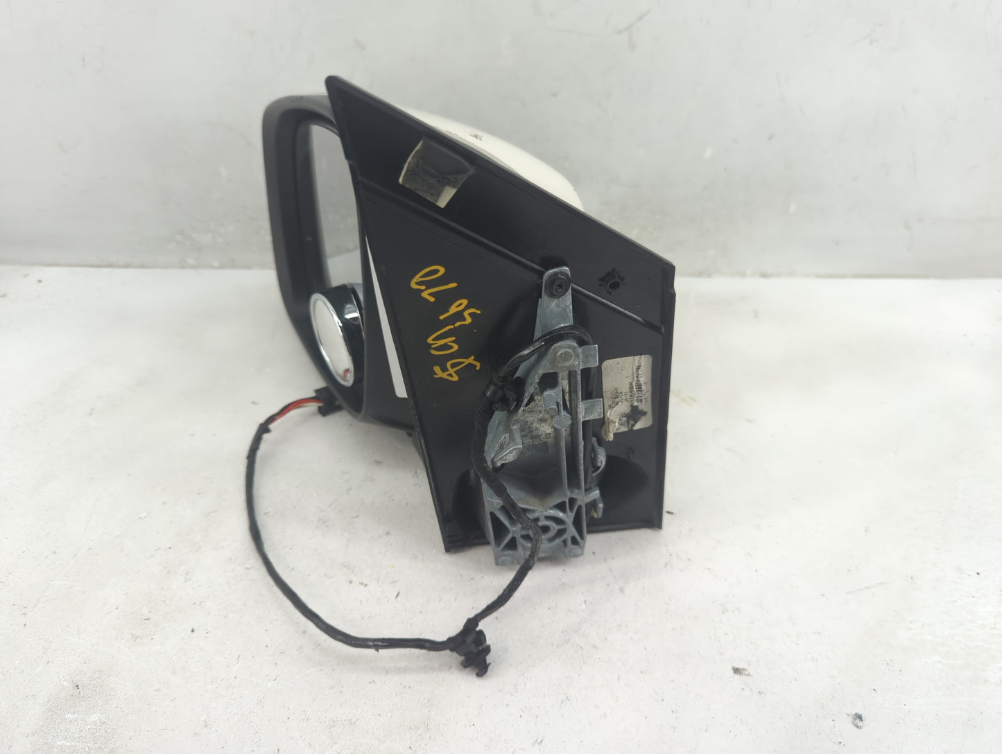 2008-2010 Chrysler Town & Country Driver Side View Mirror - Left Door Mirror OEM Used - Oemusedautoparts1.com