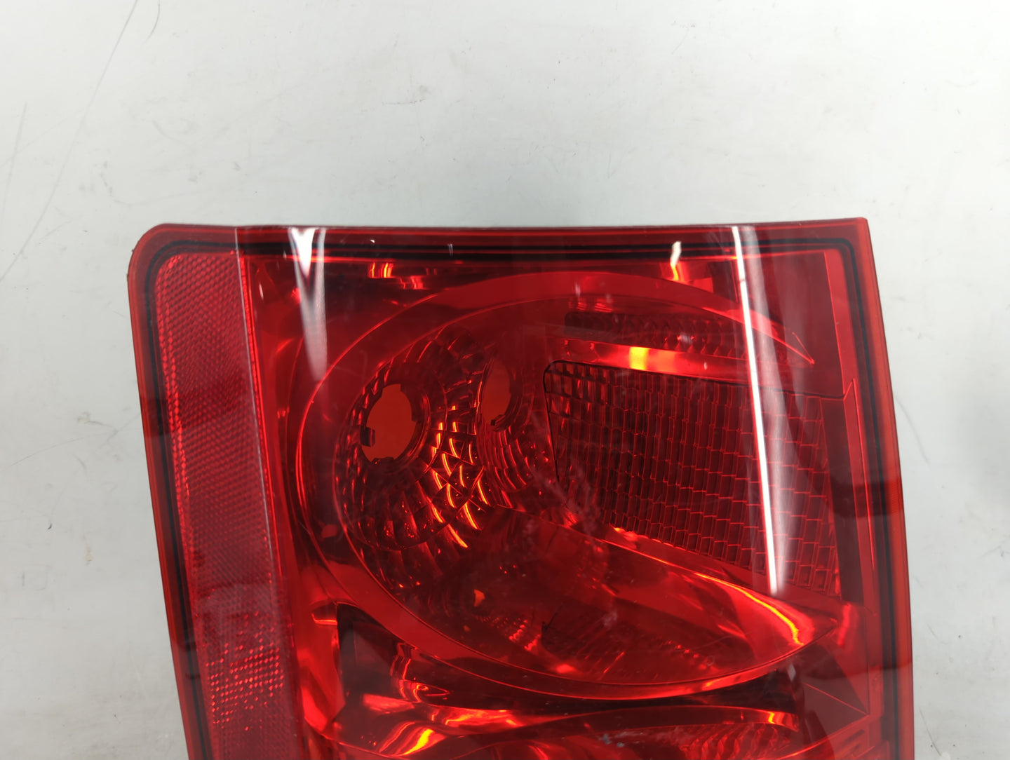 2008-2010 Chrysler Town & Country Tail Light Assembly Driver Left OEM P/N:58622E Fits Fits 2008 2009 2010 OEM Used Auto Part