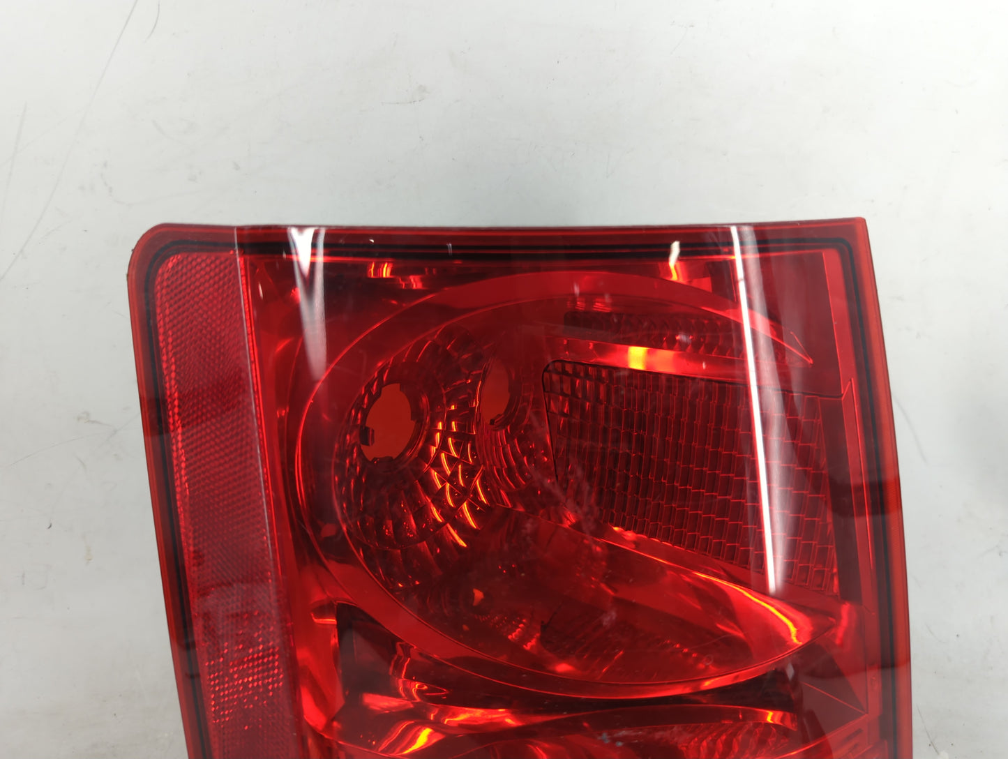 2008-2010 Chrysler Town & Country Tail Light Assembly Driver Left OEM P/N:58622E Fits Fits 2008 2009 2010 OEM Used Auto Part