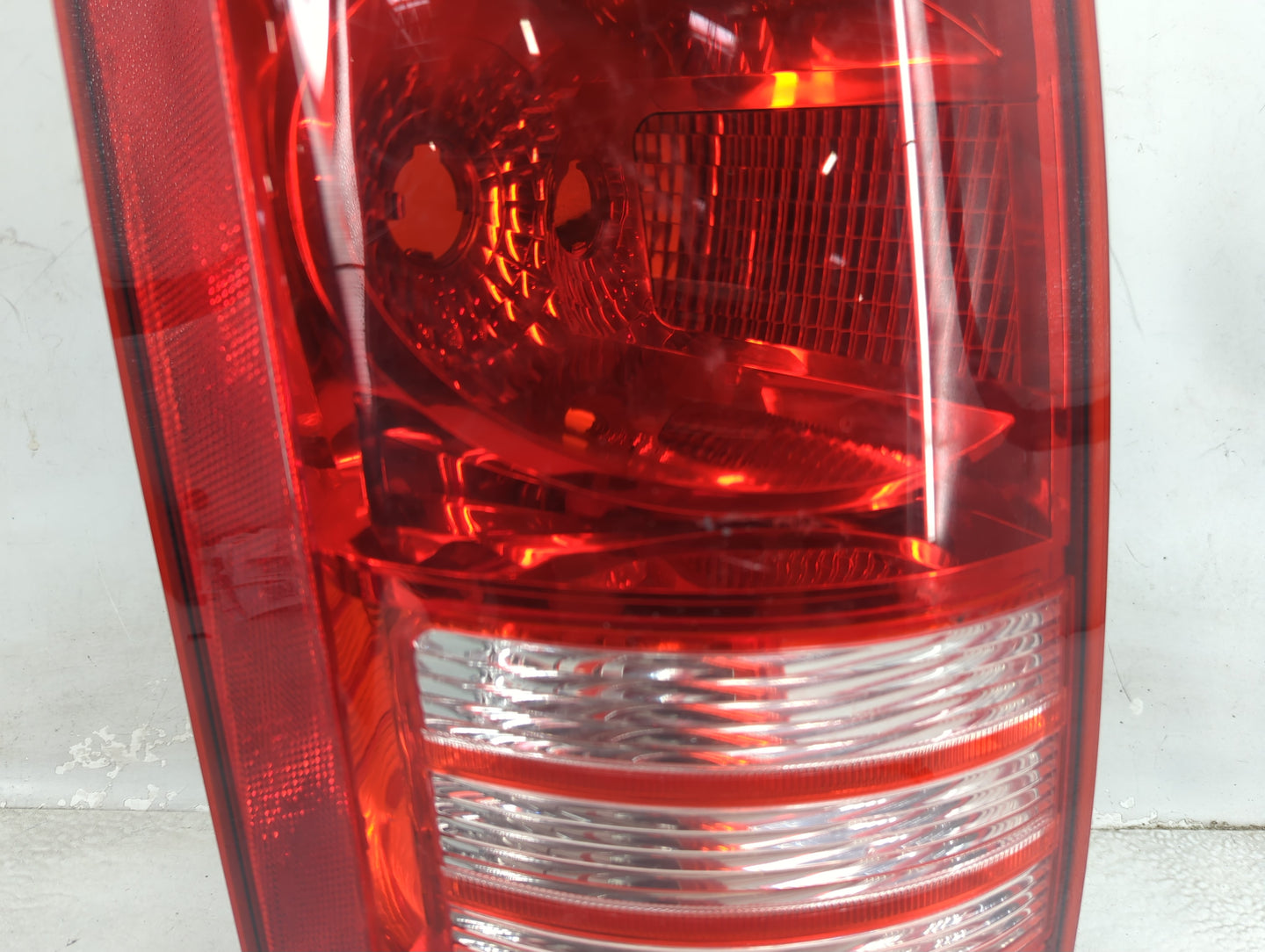 2008-2010 Chrysler Town & Country Tail Light Assembly Driver Left OEM P/N:58622E Fits Fits 2008 2009 2010 OEM Used Auto Part