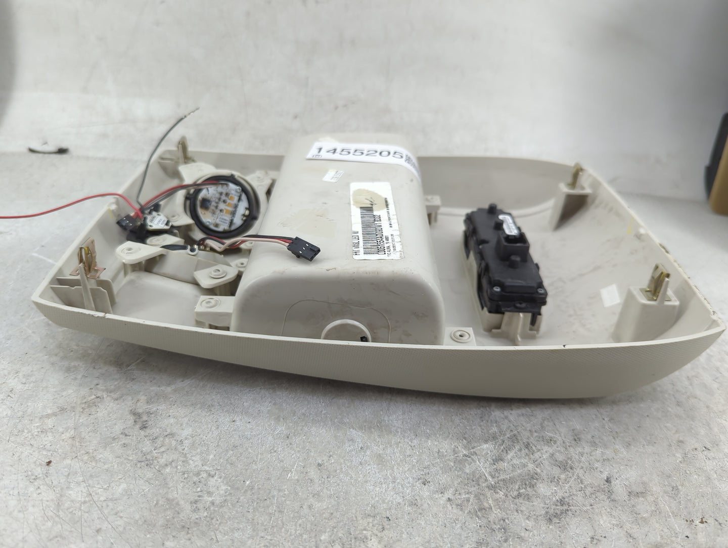 2010 Chrysler Town & Country Overhead Roof Console - Oemusedautoparts1.com