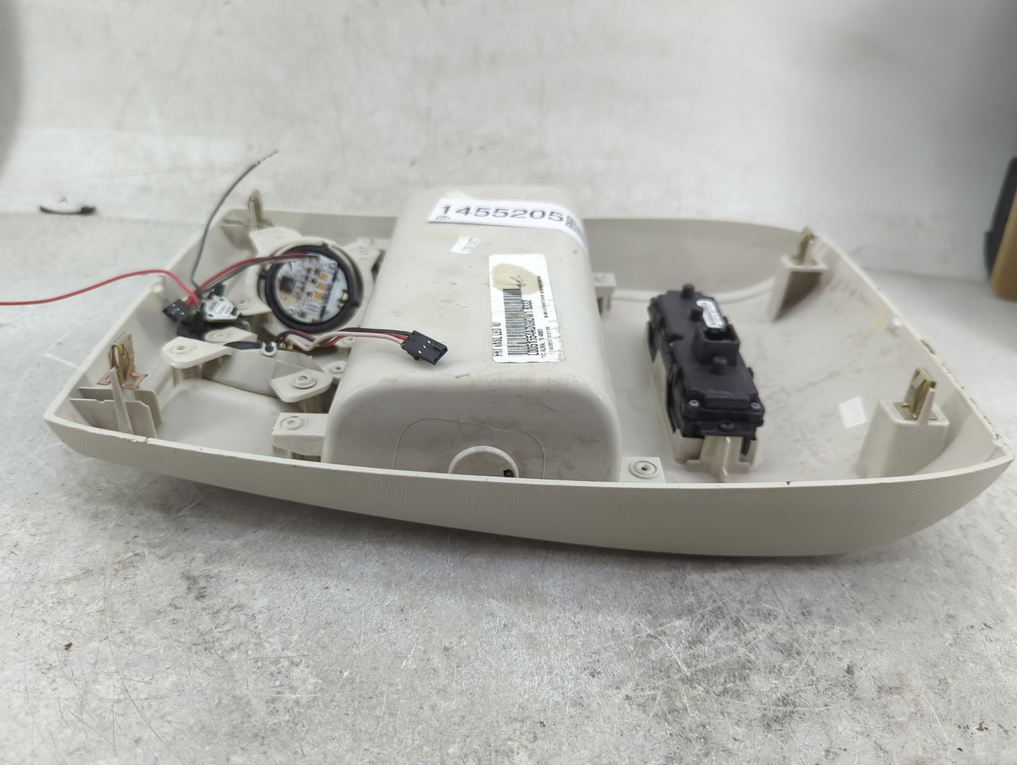 2010 Chrysler Town & Country Overhead Roof Console - Oemusedautoparts1.com