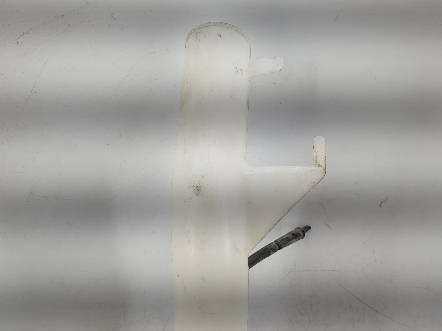 2008 Town & Country Windshield Washer Fluid Reservoir Bottle Oem - Oemusedautoparts1.com