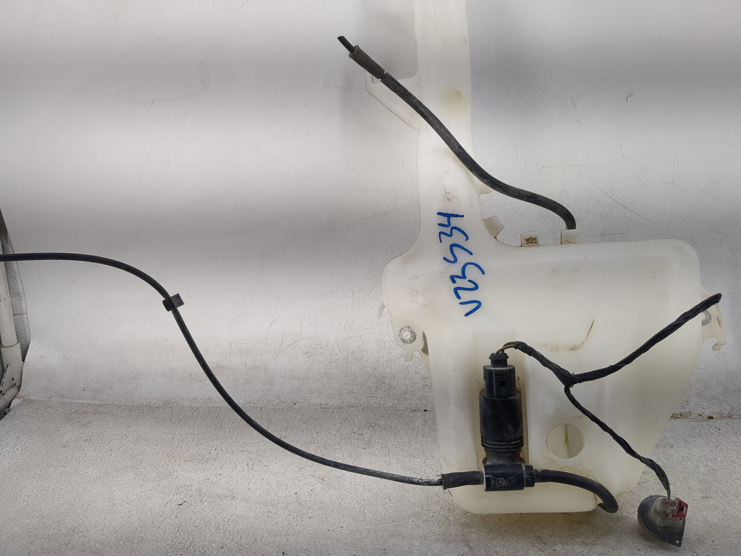 2008 Town & Country Windshield Washer Fluid Reservoir Bottle Oem - Oemusedautoparts1.com