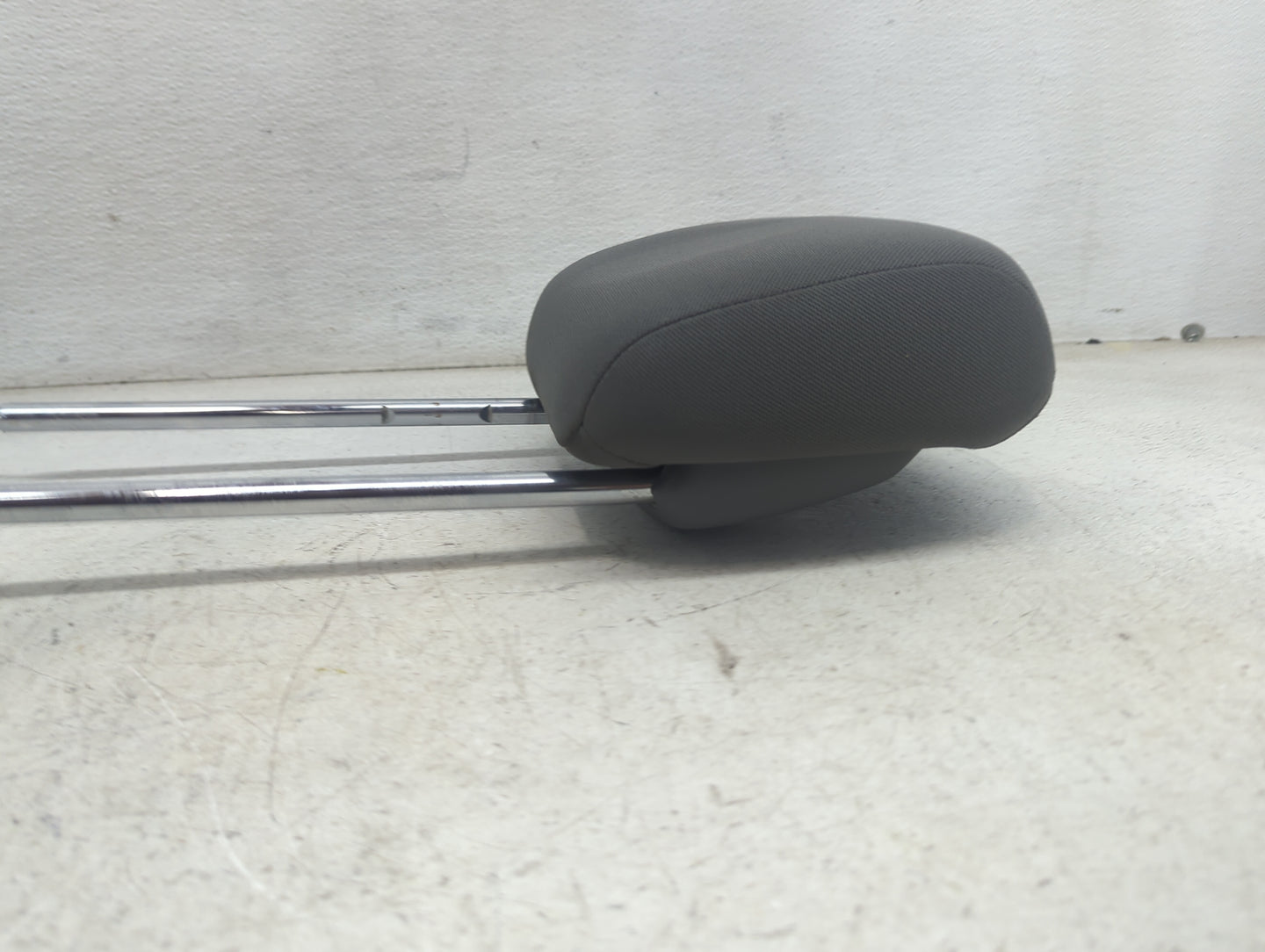 2010 Chrysler Town & Country Headrest Head Rest Front Driver Seat Gray - Oemusedautoparts1.com