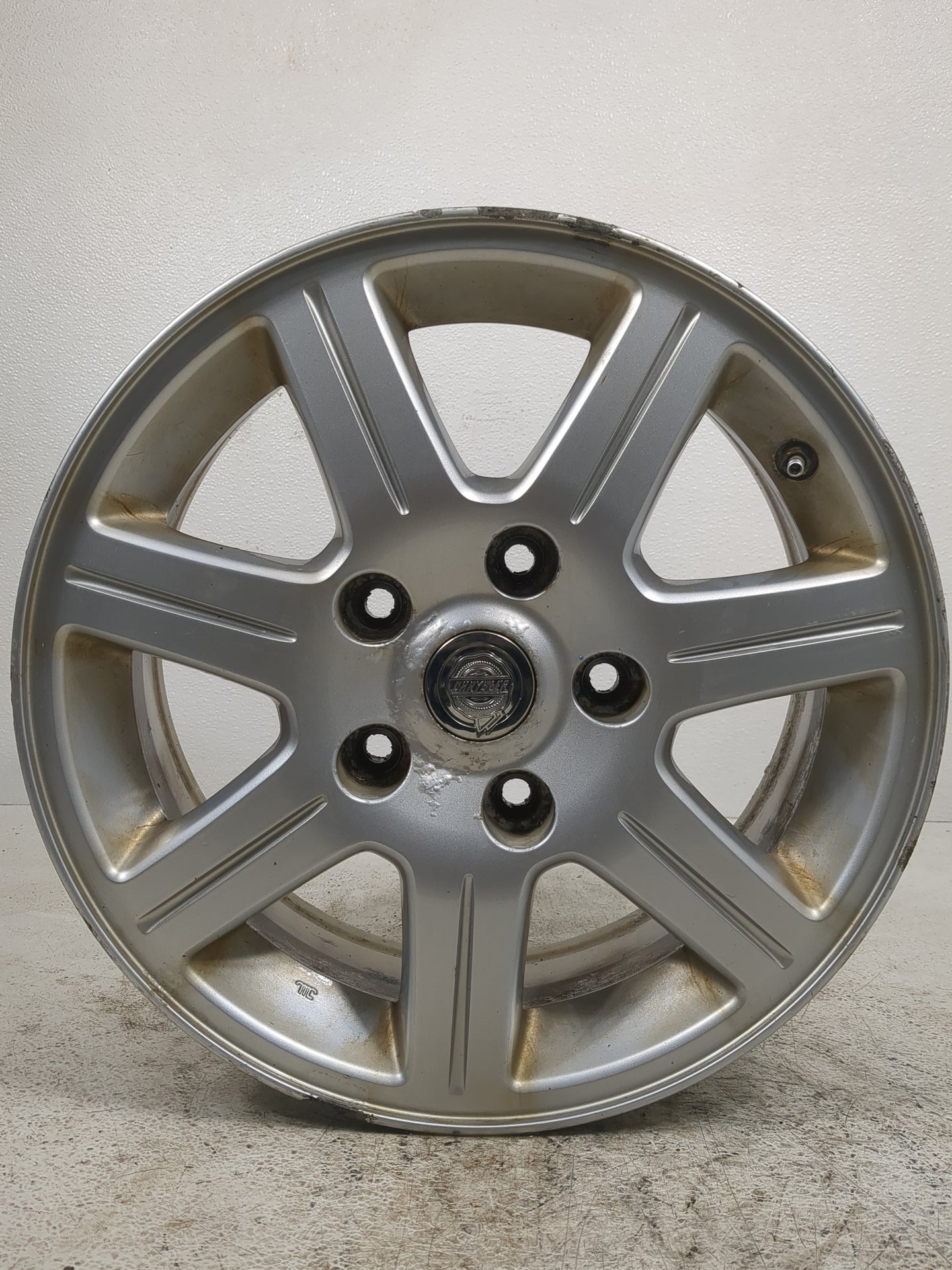2010 Chrysler Town & Country Oem Wheel Rim Silver - Oemusedautoparts1.com